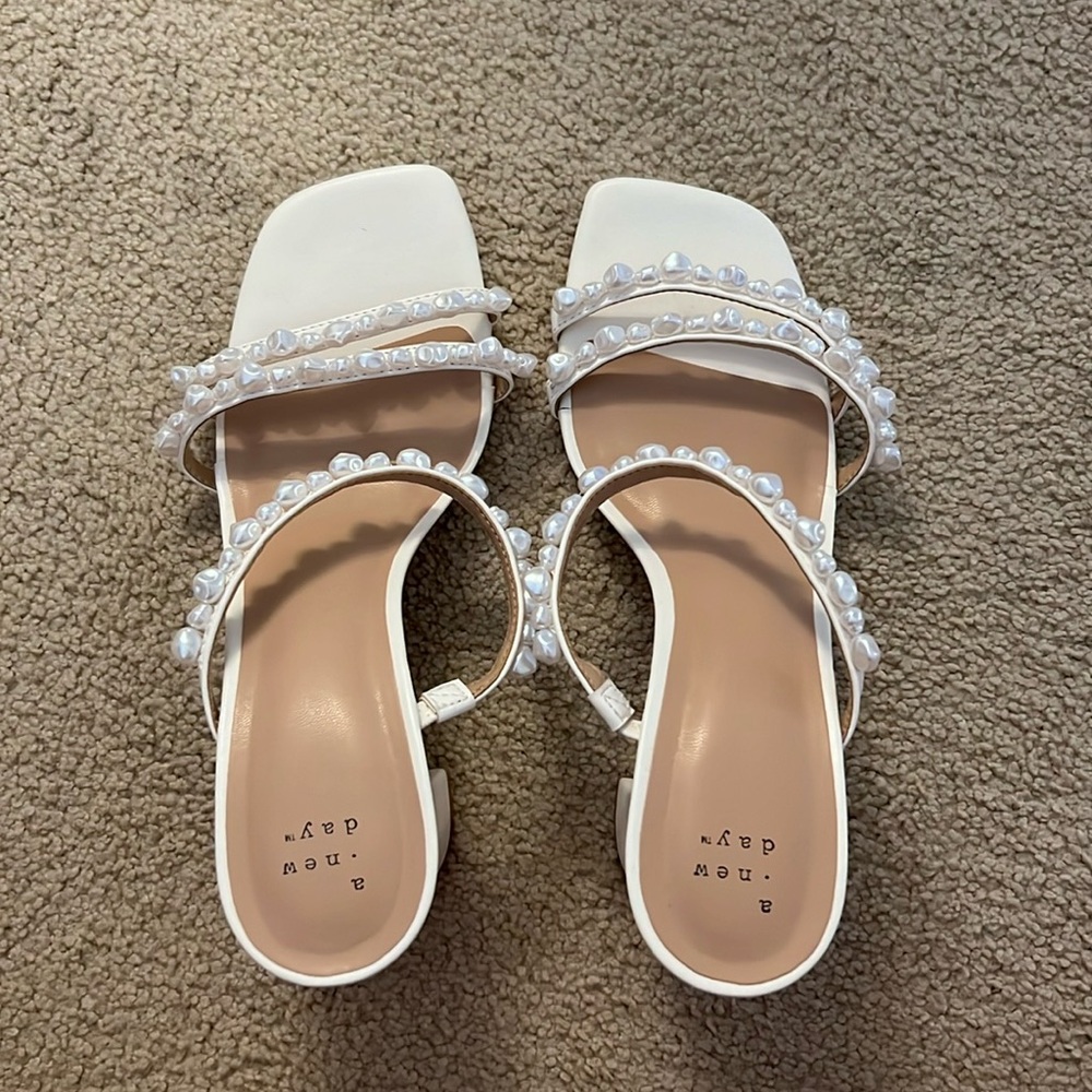 NWOT White Pearl Heels